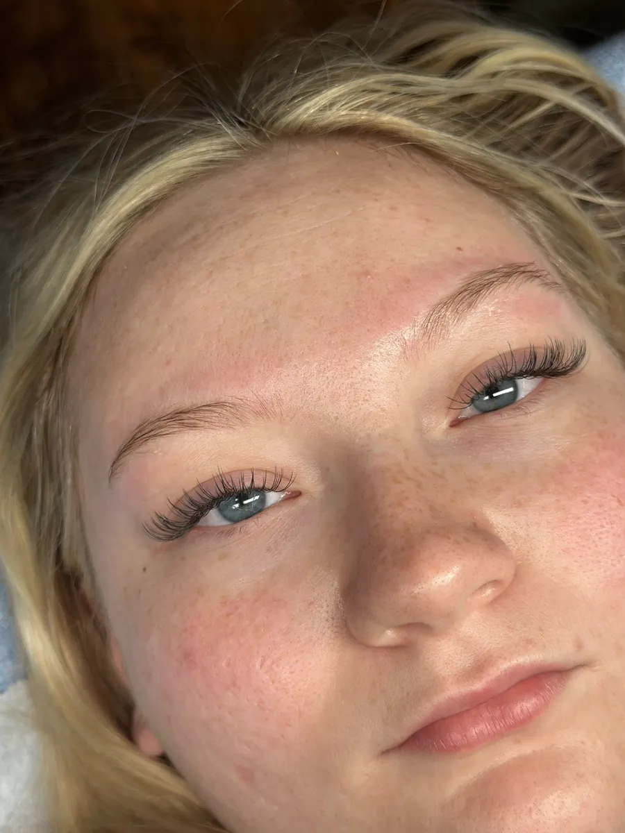 Hybrid lash extension set in Sugar Land TX