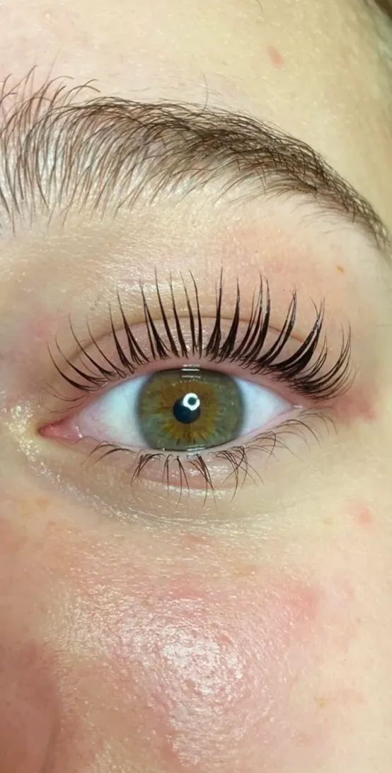 Lash lift and tint enhancing natural lashes