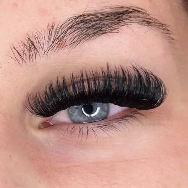 Ultra luxury dramatic mega volume lash extensions
